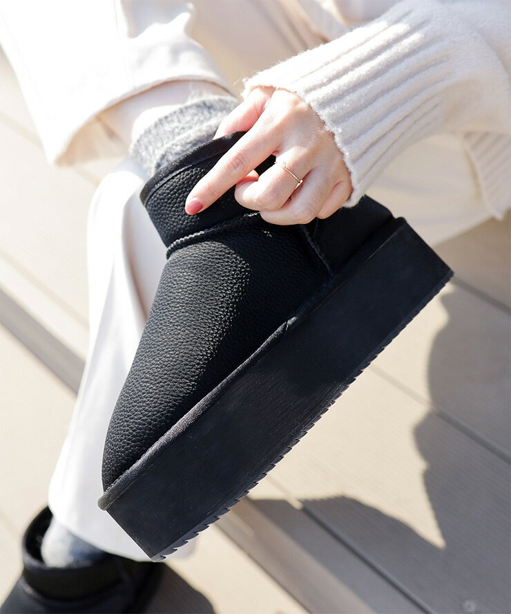 【18日限定★10％OFFクーポン】ブーツ レディース あったかシューズ 軽量 厚底 ムートンブーツ 黒 ブラック シルバー シンプル かわいい 滑りにくい おしゃれ 痛くない 歩きやすい 靴 ▲返品不可