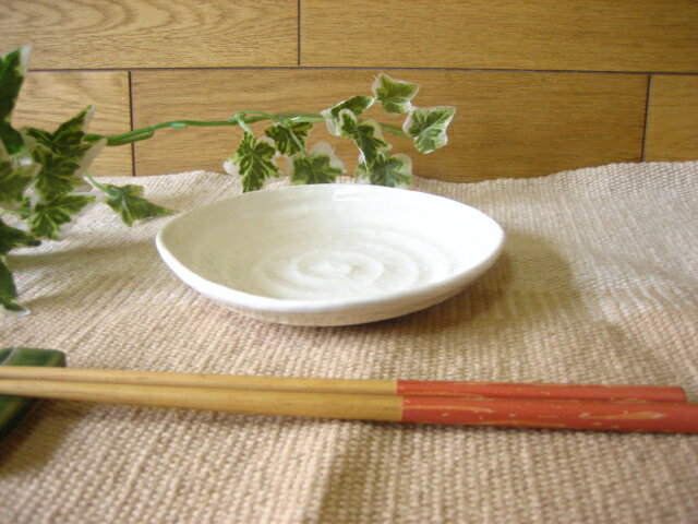 白い器乳白色渦巻き銘々皿「訳あり」『アウトレット』