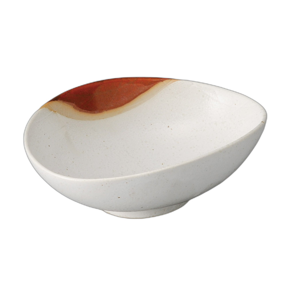 [商品名]　赤釉掛たわみ鉢（小）[素材]　陶磁器[寸法]　10.7×8×4cmお店からご自宅まで、季節を問わず、様々なシーンでご利用いただける商品です。[ 10.7×8×4cm ] 陶磁器 一部の商品はメーカーよりお取り寄せとなりますので、納期が前後することがございます。あらかじめご了承ください。商品によっては手造りのため、写真と色・かたちが若干異なることがございます。われものですので丁重に梱包させていただいておりますが、ご質問などございましたらお気軽にお問い合わせください。ご注文に関する注意事項は 【こちら】ご購入前にご確認ください。