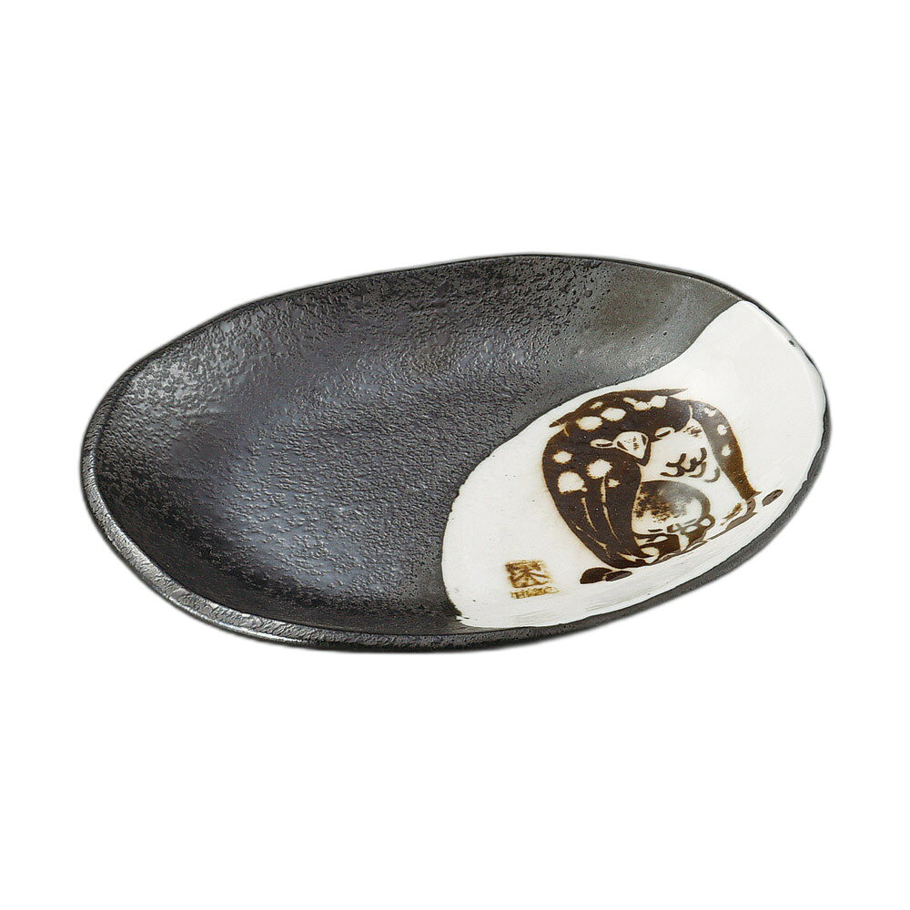 [商品名]　EIZOいぶし黒中皿[素材]　陶磁器[寸法]　17.7×14.1×2.3cmお店からご自宅まで、季節を問わず、様々なシーンでご利用いただける商品です。[ 17.7×14.1×2.3cm ] 陶磁器 一部の商品はメーカーよりお取り寄せとなりますので、納期が前後することがございます。あらかじめご了承ください。商品によっては手造りのため、写真と色・かたちが若干異なることがございます。われものですので丁重に梱包させていただいておりますが、ご質問などございましたらお気軽にお問い合わせください。ご注文に関する注意事項は 【こちら】ご購入前にご確認ください。