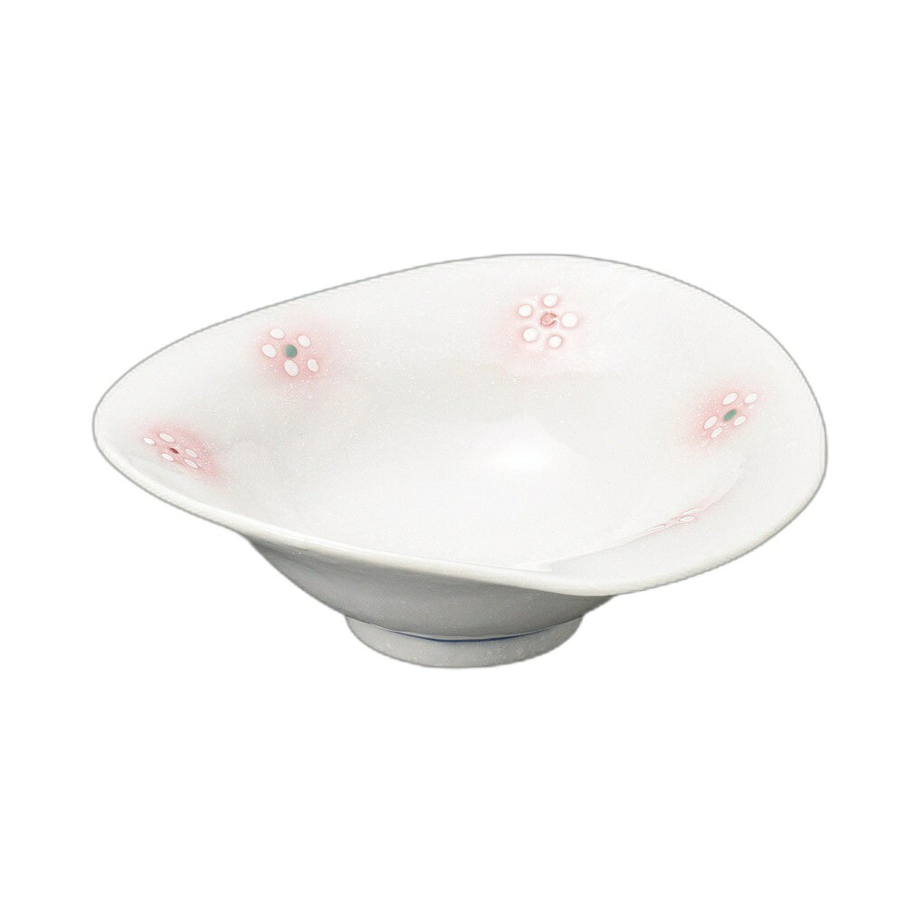 [商品名]　ほのかなぶり向付[素材]　陶磁器[寸法]　15.5×15.1×5.3cmお店からご自宅まで、季節を問わず、様々なシーンでご利用いただける商品です。[ 15.5×15.1×5.3cm ] 陶磁器 一部の商品はメーカーよりお取り寄せとなりますので、納期が前後することがございます。あらかじめご了承ください。商品によっては手造りのため、写真と色・かたちが若干異なることがございます。われものですので丁重に梱包させていただいておりますが、ご質問などございましたらお気軽にお問い合わせください。ご注文に関する注意事項は 【こちら】ご購入前にご確認ください。