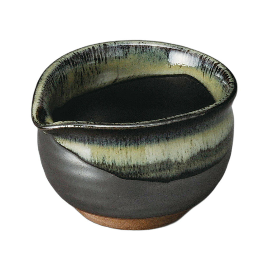 [商品名]　黒うのふ流し小鉢[素材]　陶磁器[寸法]　9.5×8.5×6cmお店からご自宅まで、季節を問わず、様々なシーンでご利用いただける商品です。[ 9.5×8.5×6cm ] 陶磁器 一部の商品はメーカーよりお取り寄せとなりますので、納期が前後することがございます。あらかじめご了承ください。商品によっては手造りのため、写真と色・かたちが若干異なることがございます。われものですので丁重に梱包させていただいておりますが、ご質問などございましたらお気軽にお問い合わせください。ご注文に関する注意事項は 【こちら】ご購入前にご確認ください。