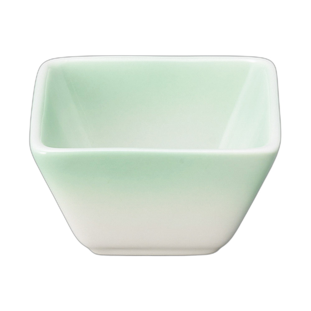 [商品名]　グリーン吹角型豆小鉢[素材]　陶磁器[寸法]　6.4×3.6cmお店からご自宅まで、季節を問わず、様々なシーンでご利用いただける商品です。[ 6.4×3.6cm ] 陶磁器中国製 一部の商品はメーカーよりお取り寄せとなりますので、納期が前後することがございます。あらかじめご了承ください。商品によっては手造りのため、写真と色・かたちが若干異なることがございます。われものですので丁重に梱包させていただいておりますが、ご質問などございましたらお気軽にお問い合わせください。ご注文に関する注意事項は 【こちら】ご購入前にご確認ください。