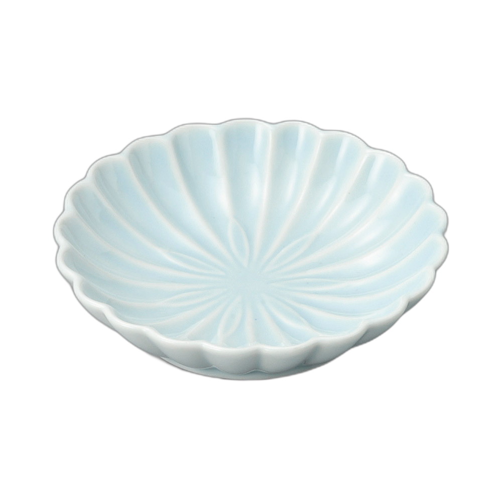 [商品名]　青磁菊型皿[素材]　陶磁器[寸法]　11×2.5cmお店からご自宅まで、季節を問わず、様々なシーンでご利用いただける商品です。[ 11×2.5cm ] 陶磁器中国製 一部の商品はメーカーよりお取り寄せとなりますので、納期が前後することがございます。あらかじめご了承ください。商品によっては手造りのため、写真と色・かたちが若干異なることがございます。われものですので丁重に梱包させていただいておりますが、ご質問などございましたらお気軽にお問い合わせください。ご注文に関する注意事項は 【こちら】ご購入前にご確認ください。