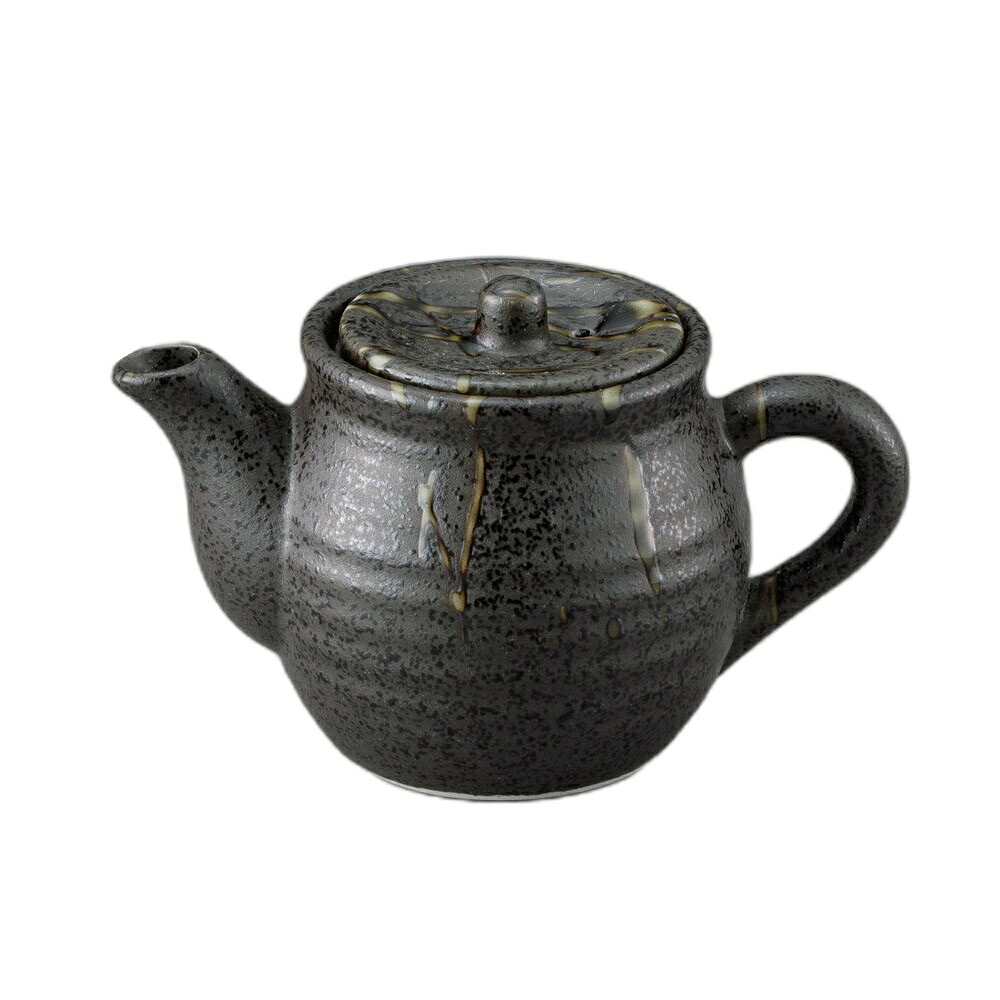 [商品名]　黒釉織部汁次[素材]　陶磁器[寸法]　7×12×8cm・180ccお店からご自宅まで、季節を問わず、様々なシーンでご利用いただける商品です。[ 7×12×8cm・180cc ] 陶磁器 一部の商品はメーカーよりお取り寄せとなりますので、納期が前後することがございます。あらかじめご了承ください。商品によっては手造りのため、写真と色・かたちが若干異なることがございます。われものですので丁重に梱包させていただいておりますが、ご質問などございましたらお気軽にお問い合わせください。ご注文に関する注意事項は 【こちら】ご購入前にご確認ください。