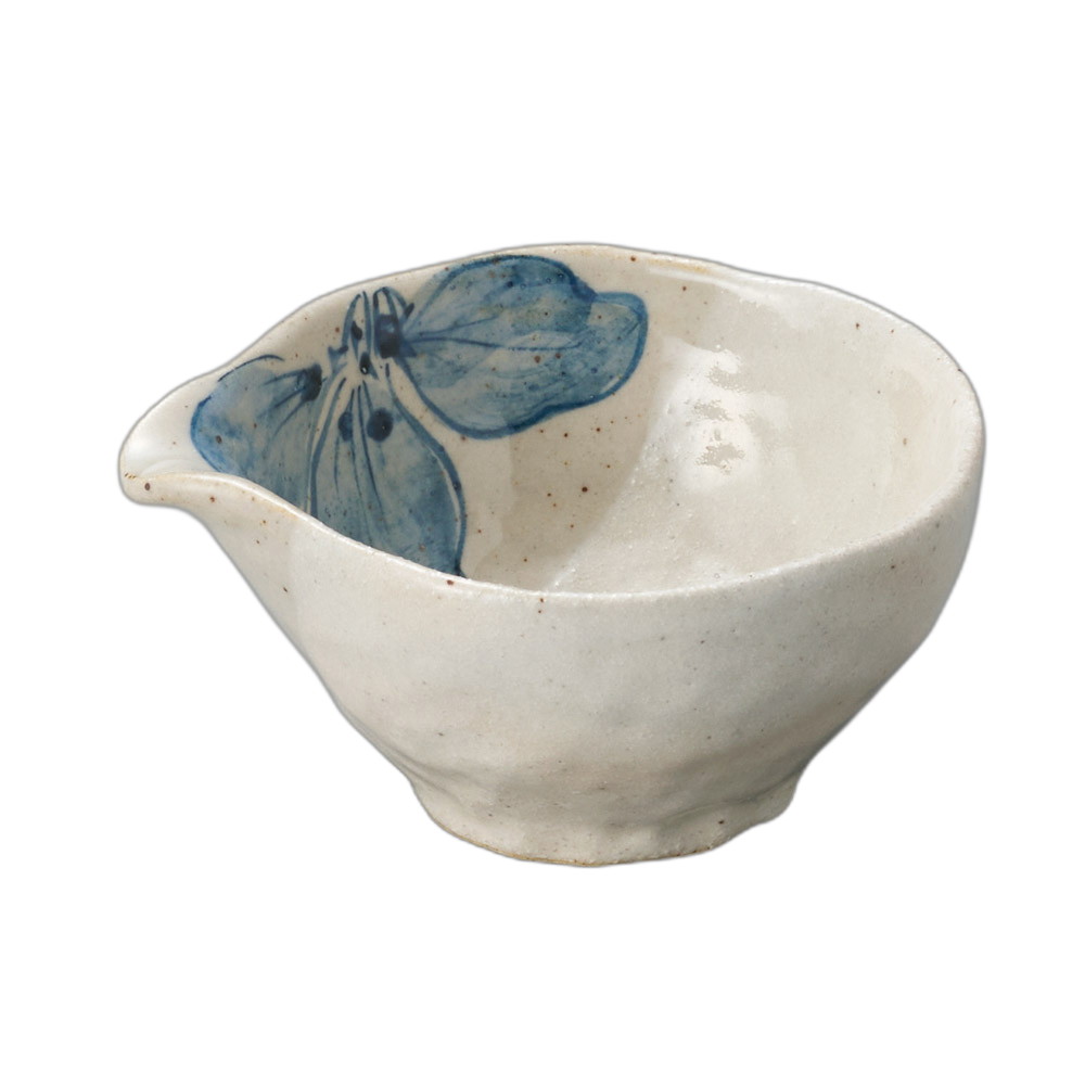 [商品名]　雪化粧木葉3.0片口鉢[素材]　陶磁器[寸法]　10.4×9.2×5cmお店からご自宅まで、季節を問わず、様々なシーンでご利用いただける商品です。[ 10.4×9.2×5cm ] 陶磁器 一部の商品はメーカーよりお取り寄せとなりますので、納期が前後することがございます。あらかじめご了承ください。商品によっては手造りのため、写真と色・かたちが若干異なることがございます。われものですので丁重に梱包させていただいておりますが、ご質問などございましたらお気軽にお問い合わせください。ご注文に関する注意事項は 【こちら】ご購入前にご確認ください。