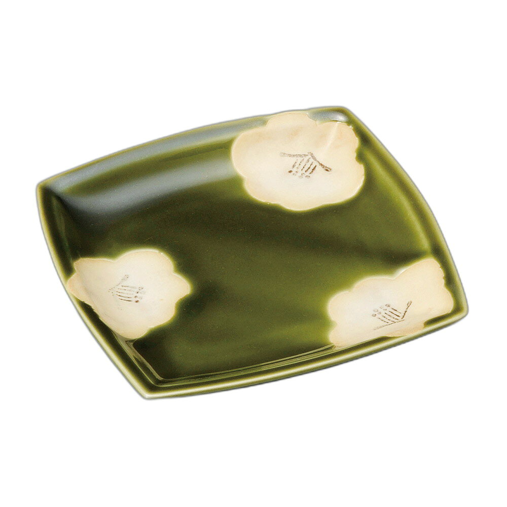 [商品名]　織部椿銘々皿[素材]　陶磁器[寸法]　13×13×1.6cmお店からご自宅まで、季節を問わず、様々なシーンでご利用いただける商品です。[ 13×13×1.6cm ] 陶磁器 一部の商品はメーカーよりお取り寄せとなりますので、納期が前後することがございます。あらかじめご了承ください。商品によっては手造りのため、写真と色・かたちが若干異なることがございます。われものですので丁重に梱包させていただいておりますが、ご質問などございましたらお気軽にお問い合わせください。ご注文に関する注意事項は 【こちら】ご購入前にご確認ください。
