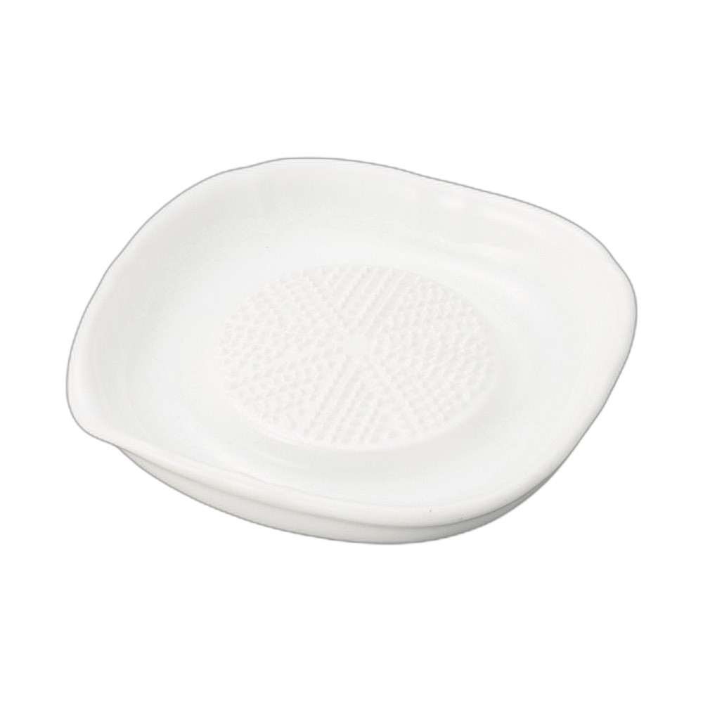 [商品名]　白おろし器（小） ノンスリップ[素材]　陶磁器[寸法]　10.7×10.7×2cmお店からご自宅まで、季節を問わず、様々なシーンでご利用いただける商品です。[ 10.7×10.7×2cm ] 陶磁器 強化 一部の商品はメーカーよりお取り寄せとなりますので、納期が前後することがございます。あらかじめご了承ください。商品によっては手造りのため、写真と色・かたちが若干異なることがございます。われものですので丁重に梱包させていただいておりますが、ご質問などございましたらお気軽にお問い合わせください。ご注文に関する注意事項は 【こちら】ご購入前にご確認ください。