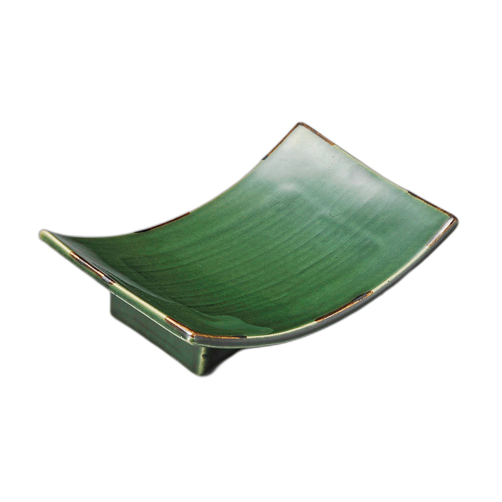 織部両渕上り向付[素材]　陶磁器[寸法]　17×12×4.8cmお店からご自宅まで、季節を問わず、様々なシーンでご利用いただける商品です。[ 17×12×4.8cm ] 陶磁器 一部の商品はメーカーよりお取り寄せとなりますので、納期が前後することがございます。あらかじめご了承ください。商品によっては手造りのため、写真と色・かたちが若干異なることがございます。われものですので丁重に梱包させていただいておりますが、ご質問などございましたらお気軽にお問い合わせください。ご注文に関する注意事項は 【こちら】ご購入前にご確認ください。