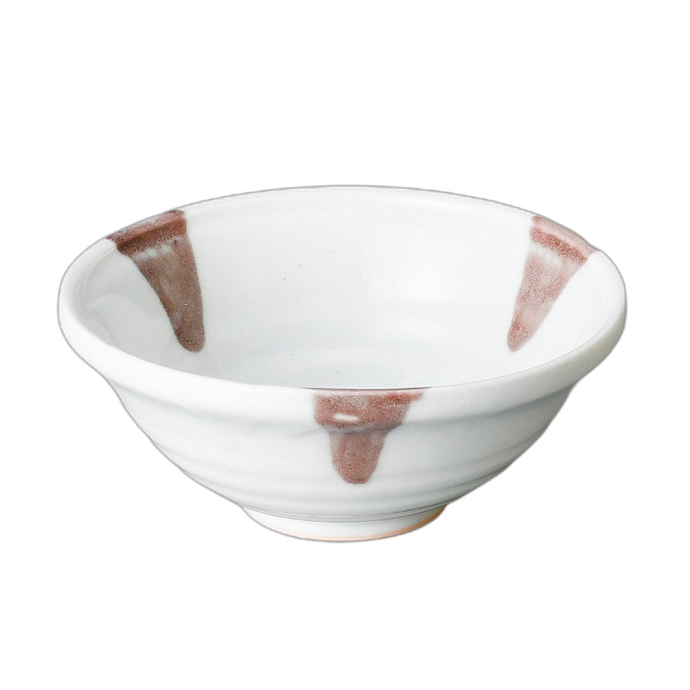 釉裏紅玉渕小鉢[素材]　陶磁器[寸法]　13×5.5cmお店からご自宅まで、季節を問わず、様々なシーンでご利用いただける商品です。[ 13×5.5cm ] 陶磁器 一部の商品はメーカーよりお取り寄せとなりますので、納期が前後することがございます。あらかじめご了承ください。商品によっては手造りのため、写真と色・かたちが若干異なることがございます。われものですので丁重に梱包させていただいておりますが、ご質問などございましたらお気軽にお問い合わせください。ご注文に関する注意事項は 【こちら】ご購入前にご確認ください。
