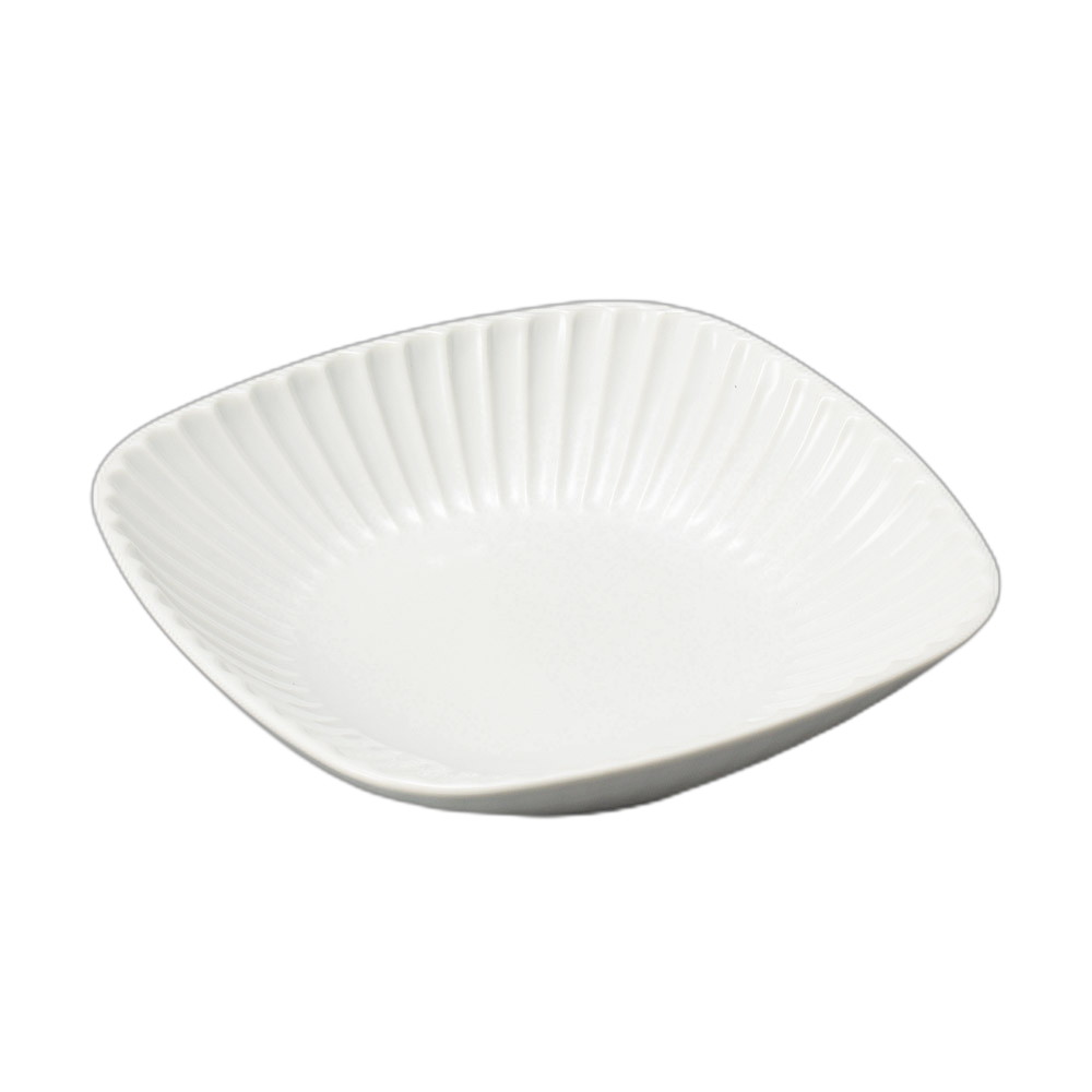 [商品名]　白ソギ四角鉢[素材]　陶磁器[寸法]　19×19×4.2cmお店からご自宅まで、季節を問わず、様々なシーンでご利用いただける商品です。[ 19×19×4.2cm ] 陶磁器 一部の商品はメーカーよりお取り寄せとなりますので、納期が前後することがございます。あらかじめご了承ください。商品によっては手造りのため、写真と色・かたちが若干異なることがございます。われものですので丁重に梱包させていただいておりますが、ご質問などございましたらお気軽にお問い合わせください。ご注文に関する注意事項は 【こちら】ご購入前にご確認ください。