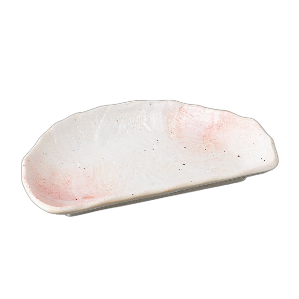 [商品名]　桜志野半月皿[素材]　陶磁器[寸法]　21×13.2×3cmお店からご自宅まで、季節を問わず、様々なシーンでご利用いただける商品です。[ 21×13.2×3cm ] 陶磁器 一部の商品はメーカーよりお取り寄せとなりますので、納期が前後することがございます。あらかじめご了承ください。商品によっては手造りのため、写真と色・かたちが若干異なることがございます。われものですので丁重に梱包させていただいておりますが、ご質問などございましたらお気軽にお問い合わせください。ご注文に関する注意事項は 【こちら】ご購入前にご確認ください。