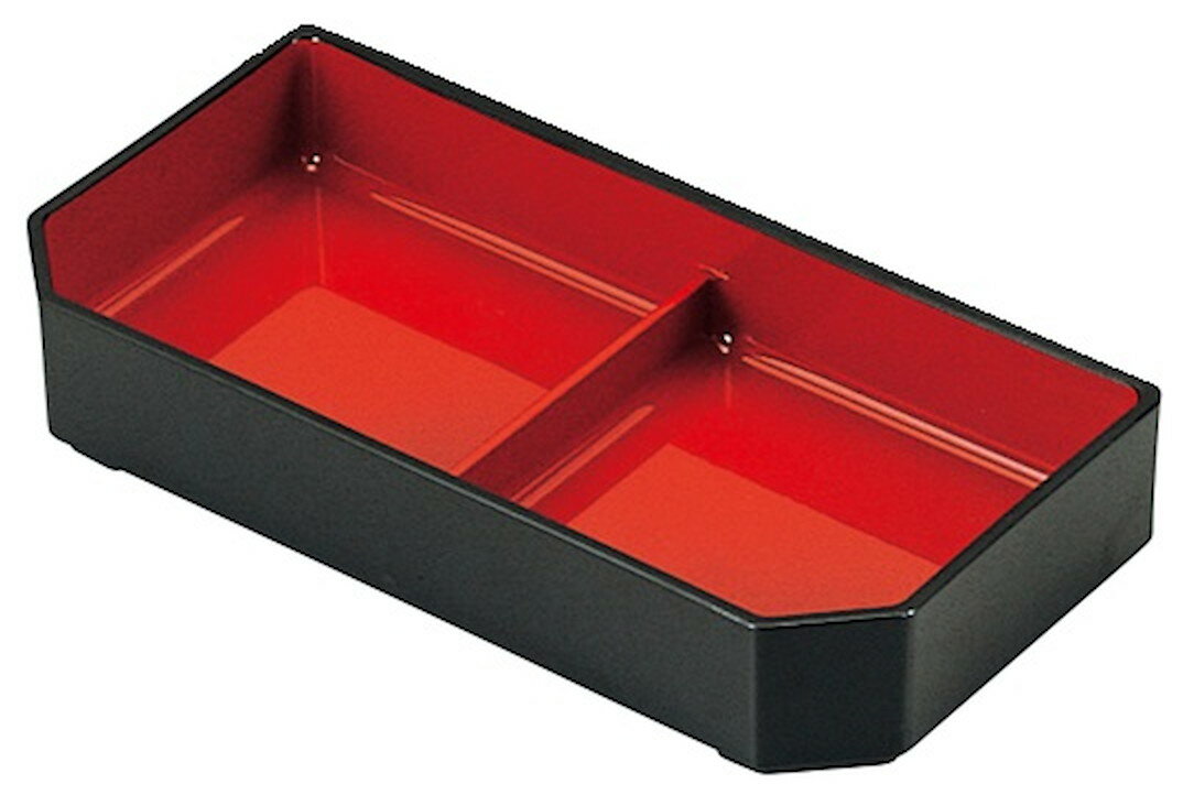 [商品名]大徳寺盛箱用1/2二ツ仕切 朱天黒[素材]A(ABS樹脂)[寸法]190×94×34mm 142g結婚式のお返し、母の日のプレゼント、退職祝いなど、さまざまな場面でご利用いただけます。陶器の専門問屋が厳選した、プレゼントやギフトにピッタリな逸品です。[190×94×34mm 142g] A(ABS樹脂) 日本 ●耐熱温度／60℃以下●衝撃に強いので割れにくく、耐久性に優れ塗料の密着も良好。●食器洗浄機を使用すると変形する場合があるためお避けください。一部の商品はメーカーよりお取り寄せとなりますので、納期が前後することがございます。あらかじめご了承ください。商品によっては手造りのため、写真と色・かたちが若干異なることがございます。われものですので丁重に梱包させていただいておりますが、ご質問などございましたらお気軽にお問い合わせください。ご注文に関する注意事項は 【こちら】ご購入前にご確認ください。