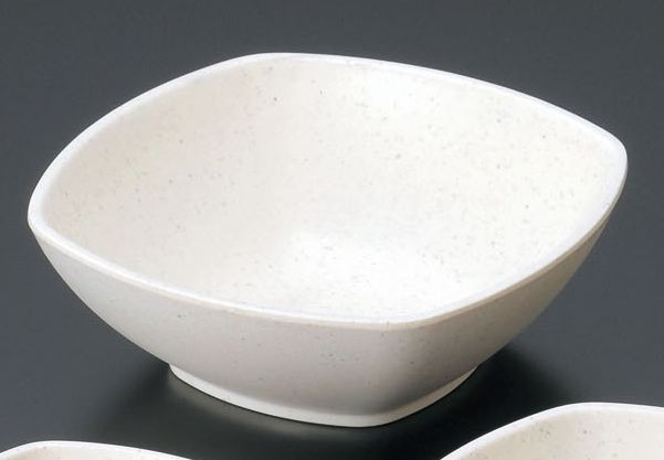 メラミン樹脂 角深皿（大）白 [17.5 x 6cm] メラミン樹脂の特長：耐熱温度120℃。傷や汚れが付きにくい。加熱消毒可能。熱いものを入れても冷めにくい。 | メラミン 割れない 食器 介護 社食 学食 給食 病院 樹脂製 おすすめ 人気 業務用 飲食店 かわいい ギフト