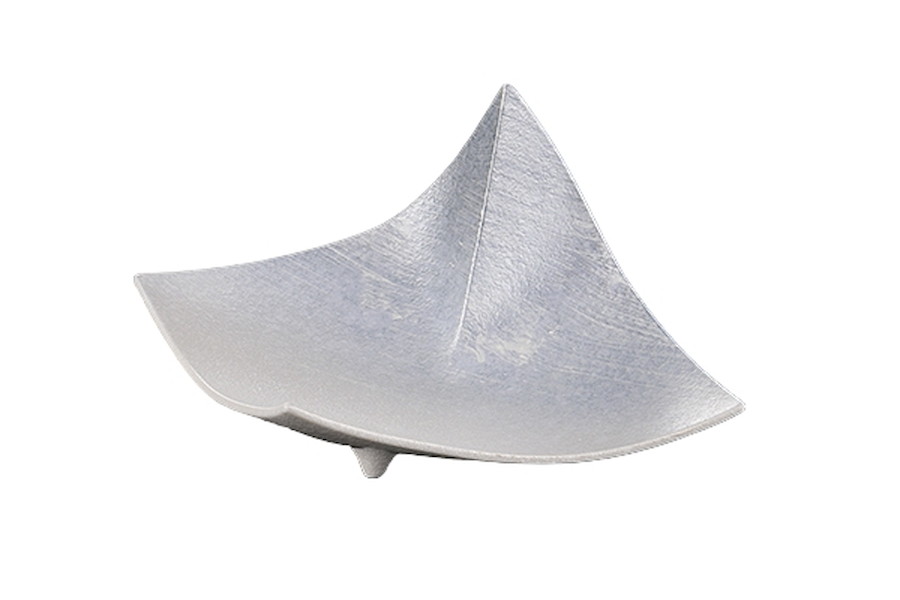 [商品名]朧銀彩 一方上り小鉢[素材][寸法]19.2x15x8.5cm結婚式のお返し、母の日のプレゼント、退職祝いなど、さまざまな場面でご利用いただけます。陶器の専門問屋が厳選した、プレゼントやギフトにピッタリな逸品です。[19.2x15x8.5cm] 一部の商品はメーカーよりお取り寄せとなりますので、納期が前後することがございます。あらかじめご了承ください。商品によっては手造りのため、写真と色・かたちが若干異なることがございます。われものですので丁重に梱包させていただいておりますが、ご質問などございましたらお気軽にお問い合わせください。ご注文に関する注意事項は 【こちら】ご購入前にご確認ください。