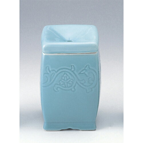 【用途】マッチ消し【材質】陶磁器※同じ青磁の商品でも製造メーカーによって若干色味が異なる場合がございます。ご了承くださいませ。[ 寸法：高さ13.5cm 最大径8.5cm 底面系8cm ]われものですので丁重に梱包させていただいておりますが、ご質問などございましたらお気軽にお問い合わせください。 ご注文に関する注意事項は 【こちら】ご購入前にご確認ください。