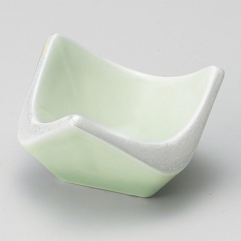 珍味 ラスターひわ吹三角珍味 [ 8.2 x 8.2 x 4.5cm ] | 珍味 小付け 小鉢 小皿 お漬物 薬味入れ おすすめ 人気 食器 業務用 飲食店 カフェ うつわ 器 おしゃれ かわいい お洒落 可愛い ギフト プレゼント 引き出物 内祝い 結婚祝い 誕生日 贈り物 贈答品