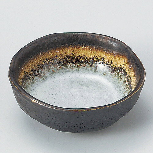 [商品名]　アカネ丸千代口[素材]　磁器[寸法]　φ8.2 x 3cmお店からご自宅まで、季節を問わず、様々なシーンでご利用いただける商品です。[ φ8.2 x 3cm ] 磁器 日本製 一部の商品はメーカーよりお取り寄せとなりますので、納期が前後することがございます。あらかじめご了承ください。商品によっては手造りのため、写真と色・かたちが若干異なることがございます。われものですので丁重に梱包させていただいておりますが、ご質問などございましたらお気軽にお問い合わせください。ご注文に関する注意事項は 【こちら】ご購入前にご確認ください。