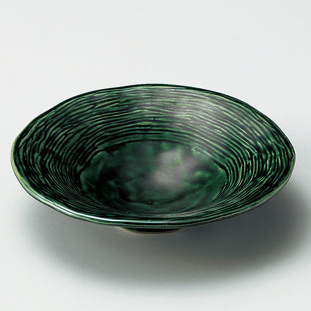 [商品名]　織部5.5浅鉢[素材]　陶器[寸法]　φ17 x 4cmお店からご自宅まで、季節を問わず、様々なシーンでご利用いただける商品です。[ φ17 x 4cm ] 陶器 日本製 一部の商品はメーカーよりお取り寄せとなりますので、納期が前後することがございます。あらかじめご了承ください。商品によっては手造りのため、写真と色・かたちが若干異なることがございます。われものですので丁重に梱包させていただいておりますが、ご質問などございましたらお気軽にお問い合わせください。ご注文に関する注意事項は 【こちら】ご購入前にご確認ください。