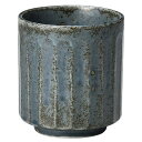 [商品名]　わび 紺ねず しのぎ湯呑[素材]　陶磁器[寸法]　φ7.4 x 8.1cm(220cc)[産地]　日本※容量(cc)は目一杯入れたときの目安です。商品によっては手造りのため、写真と色・かたちが若干異なることがございます。一般に陶磁器のサイズ・容量・色は、生産工程・焼成温度の変化・生産型の摩耗等によって多少の変化が生じるため、サイズや容量に関して多少の差が生じる場合もありますのでご了承いただきますようお願いいたします。釉薬の性質上、釉薬の濃淡・釉薬だれが生じる場合がございます。[ φ7.4 x 8.1cm(220cc) ] 陶磁器 日本製※容量(cc)は目一杯入れたときの目安です。一部の商品はメーカーよりお取り寄せとなりますので、納期が前後することがございます。あらかじめご了承ください。商品によっては手造りのため、写真と色・かたちが若干異なることがございます。われものですので丁重に梱包させていただいておりますが、ご質問などございましたらお気軽にお問い合わせください。ご注文に関する注意事項は 【こちら】ご購入前にご確認ください。