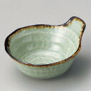 [商品名]　翠玉ロクベ手付とんすい(小)[素材]　磁器[寸法]　13 x 11.5 x 6.3cmお店からご自宅まで、季節を問わず、様々なシーンでご利用いただける商品です。[ 13 x 11.5 x 6.3cm ] 磁器 日本製 一部の商品はメーカーよりお取り寄せとなりますので、納期が前後することがございます。あらかじめご了承ください。商品によっては手造りのため、写真と色・かたちが若干異なることがございます。われものですので丁重に梱包させていただいておりますが、ご質問などございましたらお気軽にお問い合わせください。ご注文に関する注意事項は 【こちら】ご購入前にご確認ください。