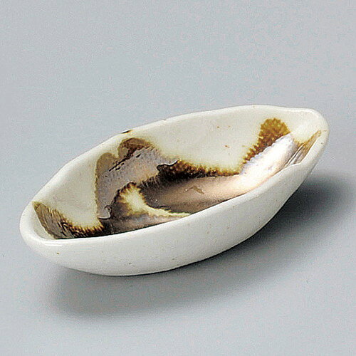 [商品名]　金彩粉引楕円10cm鉢[素材]　陶器[寸法]　10.4 x 5.3 x 2.3cmお店からご自宅まで、季節を問わず、様々なシーンでご利用いただける商品です。[ 10.4 x 5.3 x 2.3cm ] 陶器 日本製 一部の商品はメーカーよりお取り寄せとなりますので、納期が前後することがございます。あらかじめご了承ください。商品によっては手造りのため、写真と色・かたちが若干異なることがございます。われものですので丁重に梱包させていただいておりますが、ご質問などございましたらお気軽にお問い合わせください。ご注文に関する注意事項は 【こちら】ご購入前にご確認ください。