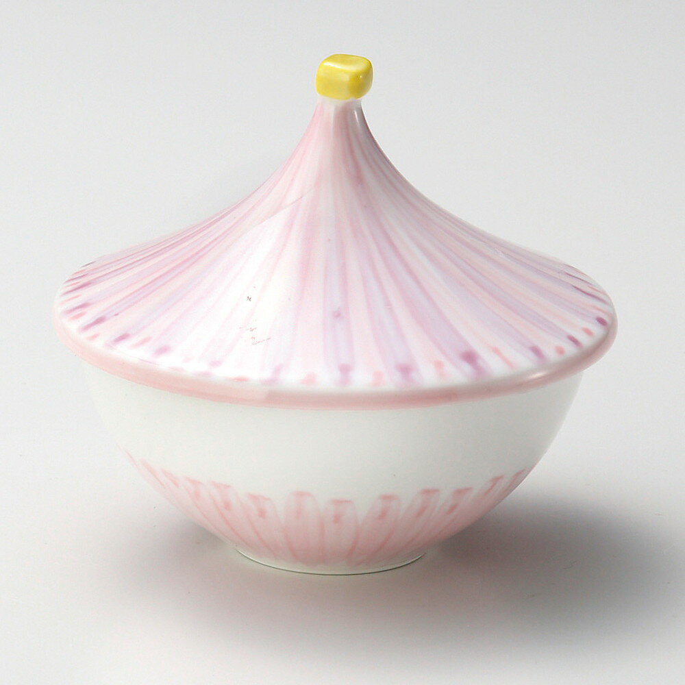 [商品名]　ピンク菊かさ型円菓子碗[素材]　磁器[寸法]　φ10.2 x 10cmお店からご自宅まで、季節を問わず、様々なシーンでご利用いただける商品です。[ φ10.2 x 10cm ] 磁器 日本製 一部の商品はメーカーよりお取り寄せとなりますので、納期が前後することがございます。あらかじめご了承ください。商品によっては手造りのため、写真と色・かたちが若干異なることがございます。われものですので丁重に梱包させていただいておりますが、ご質問などございましたらお気軽にお問い合わせください。ご注文に関する注意事項は 【こちら】ご購入前にご確認ください。