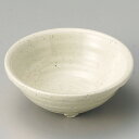 [商品名]　黄釉三ツ足4.0鉢[素材]　磁器[寸法]　φ12.5 x 5cmお店からご自宅まで、季節を問わず、様々なシーンでご利用いただける商品です。[ φ12.5 x 5cm ] 磁器 日本製 一部の商品はメーカーよりお取り寄せとなりますので、納期が前後することがございます。あらかじめご了承ください。商品によっては手造りのため、写真と色・かたちが若干異なることがございます。われものですので丁重に梱包させていただいておりますが、ご質問などございましたらお気軽にお問い合わせください。ご注文に関する注意事項は 【こちら】ご購入前にご確認ください。