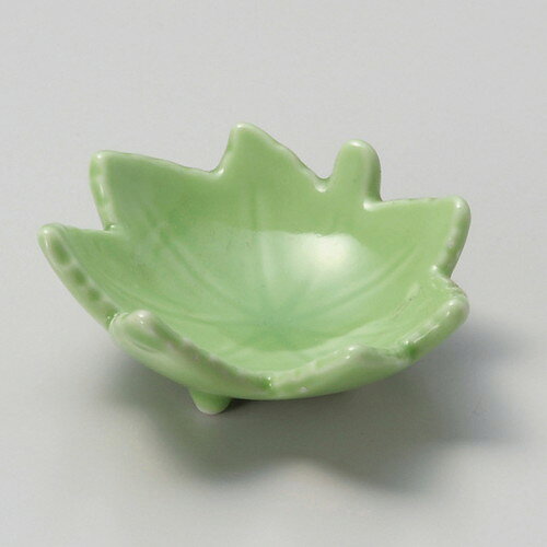 [商品名]　ヒワ楓型珍味[素材]　磁器[寸法]　7 x 7.3 x 3cmお店からご自宅まで、季節を問わず、様々なシーンでご利用いただける商品です。[ 7 x 7.3 x 3cm ] 磁器 日本製 一部の商品はメーカーよりお取り寄せとなりますので、納期が前後することがございます。あらかじめご了承ください。商品によっては手造りのため、写真と色・かたちが若干異なることがございます。われものですので丁重に梱包させていただいておりますが、ご質問などございましたらお気軽にお問い合わせください。ご注文に関する注意事項は 【こちら】ご購入前にご確認ください。