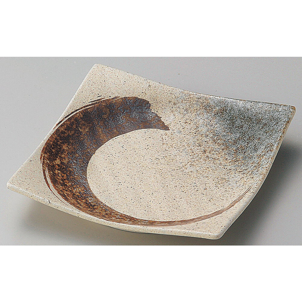 [商品名]　志野サビ刷毛正角5.5皿[素材]　磁器[寸法]　17.3 x 17.3cmお店からご自宅まで、季節を問わず、様々なシーンでご利用いただける商品です。[ 17.3 x 17.3cm ] 磁器 日本製 一部の商品はメーカーよりお取り寄せとなりますので、納期が前後することがございます。あらかじめご了承ください。商品によっては手造りのため、写真と色・かたちが若干異なることがございます。われものですので丁重に梱包させていただいておりますが、ご質問などございましたらお気軽にお問い合わせください。ご注文に関する注意事項は 【こちら】ご購入前にご確認ください。