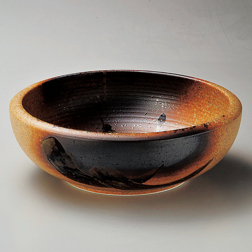 [商品名]　備前織部8.0鉢[素材]　磁器[寸法]　φ23.5 x 7.7cmお店からご自宅まで、季節を問わず、様々なシーンでご利用いただける商品です。[ φ23.5 x 7.7cm ] 磁器 日本製 一部の商品はメーカーよりお取り寄せとなりますので、納期が前後することがございます。あらかじめご了承ください。商品によっては手造りのため、写真と色・かたちが若干異なることがございます。われものですので丁重に梱包させていただいておりますが、ご質問などございましたらお気軽にお問い合わせください。ご注文に関する注意事項は 【こちら】ご購入前にご確認ください。