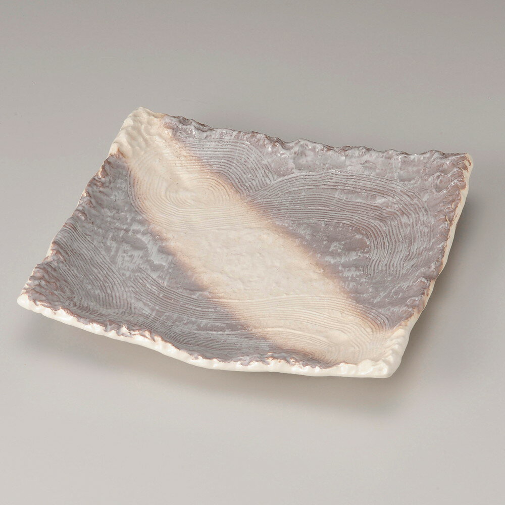 [商品名]　萩風四足正角皿10号[素材]　陶器[寸法]　31 x 31 x 5.3cmお店からご自宅まで、季節を問わず、様々なシーンでご利用いただける商品です。[ 31 x 31 x 5.3cm ] 陶器 日本製 萬古焼一部の商品はメーカーよりお取り寄せとなりますので、納期が前後することがございます。あらかじめご了承ください。商品によっては手造りのため、写真と色・かたちが若干異なることがございます。われものですので丁重に梱包させていただいておりますが、ご質問などございましたらお気軽にお問い合わせください。ご注文に関する注意事項は 【こちら】ご購入前にご確認ください。