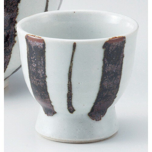 [商品名]　錆十草高台盃[素材]　陶器[寸法]　φ6 x 5.9cmお店からご自宅まで、季節を問わず、様々なシーンでご利用いただける商品です。[ φ6 x 5.9cm ] 陶器 日本製 一部の商品はメーカーよりお取り寄せとなりますので、納期...