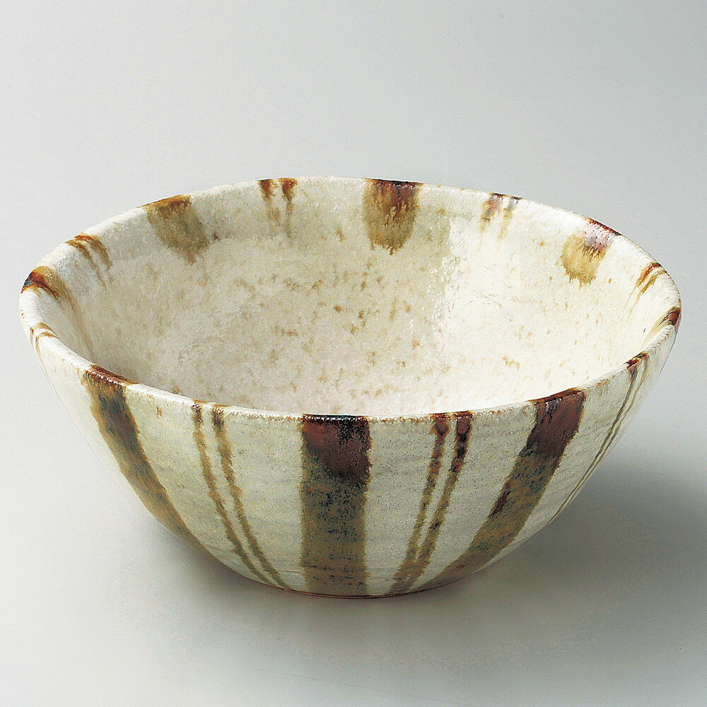 [商品名]　白砂錆十草5.5鉢[素材]　陶器[寸法]　φ16 x 7cmお店からご自宅まで、季節を問わず、様々なシーンでご利用いただける商品です。[ φ16 x 7cm ] 陶器 日本製 一部の商品はメーカーよりお取り寄せとなりますので、納期が前後することがございます。あらかじめご了承ください。商品によっては手造りのため、写真と色・かたちが若干異なることがございます。われものですので丁重に梱包させていただいておりますが、ご質問などございましたらお気軽にお問い合わせください。ご注文に関する注意事項は 【こちら】ご購入前にご確認ください。