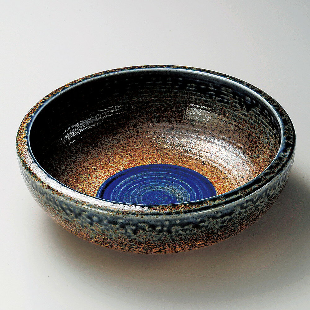 [商品名]　藍流8.0鉢[素材]　磁器[寸法]　φ23.5 x 8cmお店からご自宅まで、季節を問わず、様々なシーンでご利用いただける商品です。[ φ23.5 x 8cm ] 磁器 日本製 一部の商品はメーカーよりお取り寄せとなりますので、納期が前後することがございます。あらかじめご了承ください。商品によっては手造りのため、写真と色・かたちが若干異なることがございます。われものですので丁重に梱包させていただいておりますが、ご質問などございましたらお気軽にお問い合わせください。ご注文に関する注意事項は 【こちら】ご購入前にご確認ください。