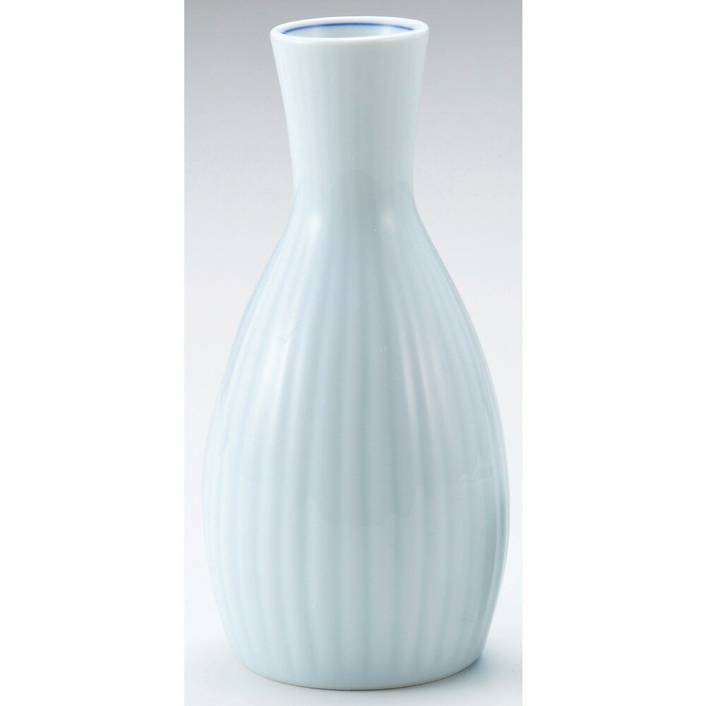 [商品名]　青白磁1.5号徳利[素材]　磁器[寸法]　[ 280cc ]お店からご自宅まで、季節を問わず、様々なシーンでご利用いただける商品です。[ 280cc ] 磁器 日本製 一部の商品はメーカーよりお取り寄せとなりますので、納期が前後...