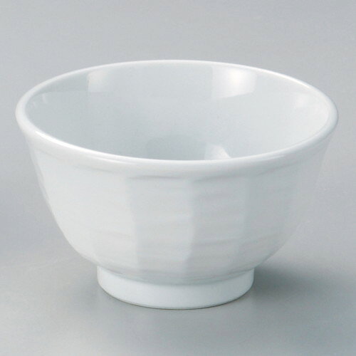 [商品名]　白4.5けずり丼[素材]　磁器[寸法]　[ φ13.8 x 8cm ]お店からご自宅まで、季節を問わず、様々なシーンでご利用いただける商品です。[ φ13.8 x 8cm ] 磁器 日本製 一部の商品はメーカーよりお取り寄せとなりますので、納期が前後することがございます。あらかじめご了承ください。商品によっては手造りのため、写真と色・かたちが若干異なることがございます。われものですので丁重に梱包させていただいておりますが、ご質問などございましたらお気軽にお問い合わせください。ご注文に関する注意事項は 【こちら】ご購入前にご確認ください。