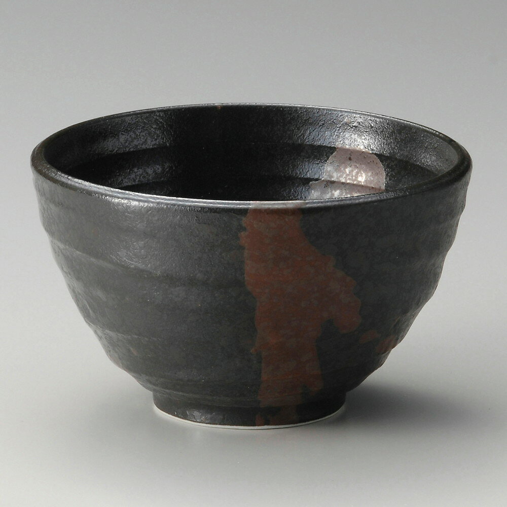 [商品名]　しののめ(黒)4.5丼[素材]　磁器[寸法]　[ φ13 x 8cm ]お店からご自宅まで、季節を問わず、様々なシーンでご利用いただける商品です。[ φ13 x 8cm ] 磁器 日本製 一部の商品はメーカーよりお取り寄せとなりますので、納期が前後することがございます。あらかじめご了承ください。商品によっては手造りのため、写真と色・かたちが若干異なることがございます。われものですので丁重に梱包させていただいておりますが、ご質問などございましたらお気軽にお問い合わせください。ご注文に関する注意事項は 【こちら】ご購入前にご確認ください。
