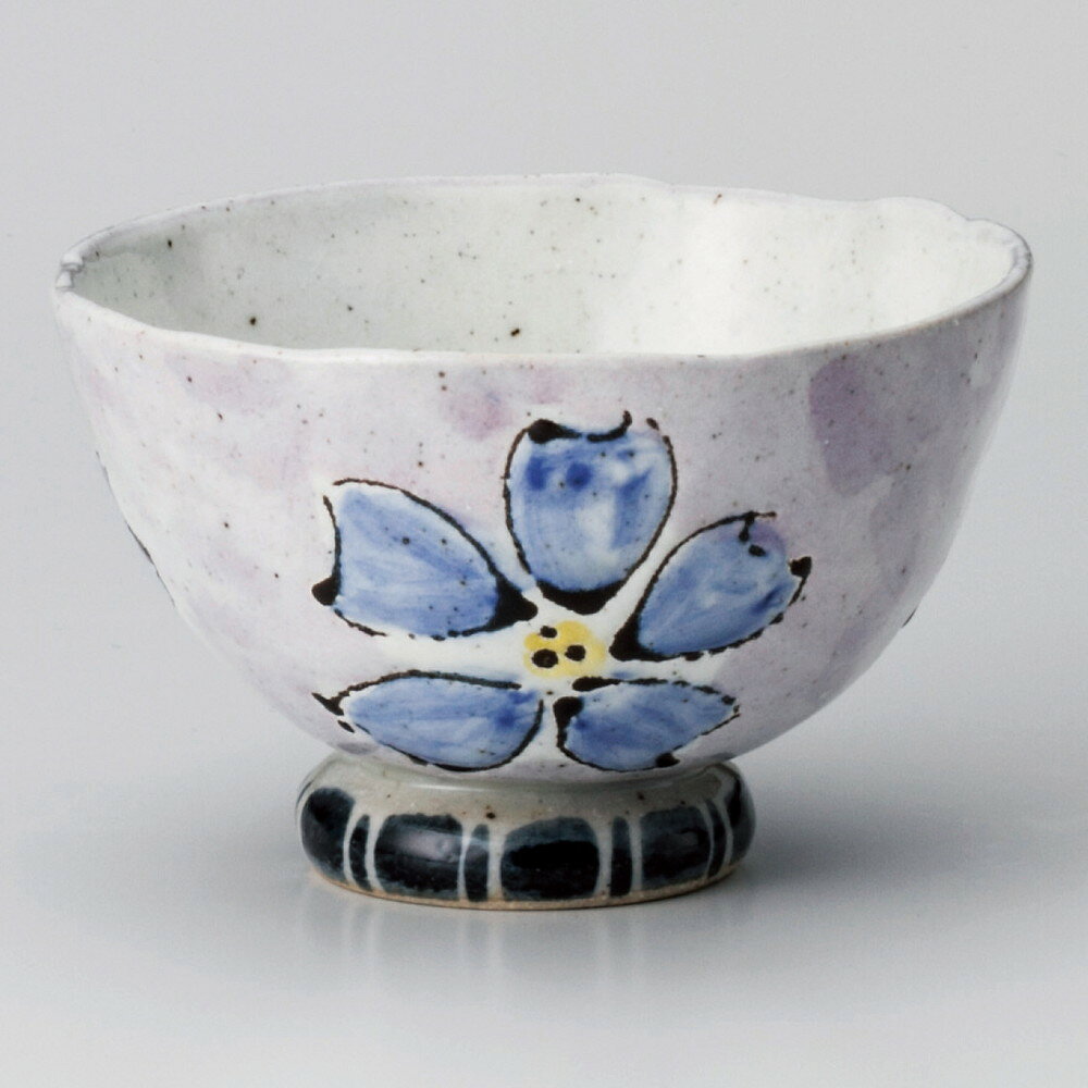 [商品名]　一珍花大平(青)[素材]　陶器[寸法]　[ φ10.8 x 6.8cm ]お店からご自宅まで、季節を問わず、様々なシーンでご利用いただける商品です。[ φ10.8 x 6.8cm ] 陶器 日本製 一部の商品はメーカーよりお取り寄せとなりますので、納期が前後することがございます。あらかじめご了承ください。商品によっては手造りのため、写真と色・かたちが若干異なることがございます。われものですので丁重に梱包させていただいておりますが、ご質問などございましたらお気軽にお問い合わせください。ご注文に関する注意事項は 【こちら】ご購入前にご確認ください。