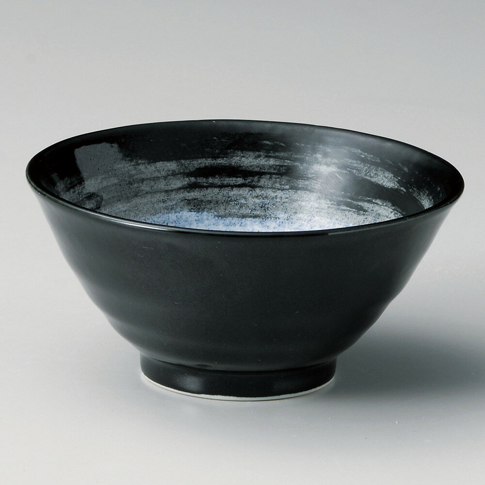 [商品名]　玄潮手引き4.2反り和丼[素材]　磁器[寸法]　[ φ13.1 x 6.2cm ]お店からご自宅まで、季節を問わず、様々なシーンでご利用いただける商品です。[ φ13.1 x 6.2cm ] 磁器 日本製 一部の商品はメーカーよりお取り寄せとなりますので、納期が前後することがございます。あらかじめご了承ください。商品によっては手造りのため、写真と色・かたちが若干異なることがございます。われものですので丁重に梱包させていただいておりますが、ご質問などございましたらお気軽にお問い合わせください。ご注文に関する注意事項は 【こちら】ご購入前にご確認ください。