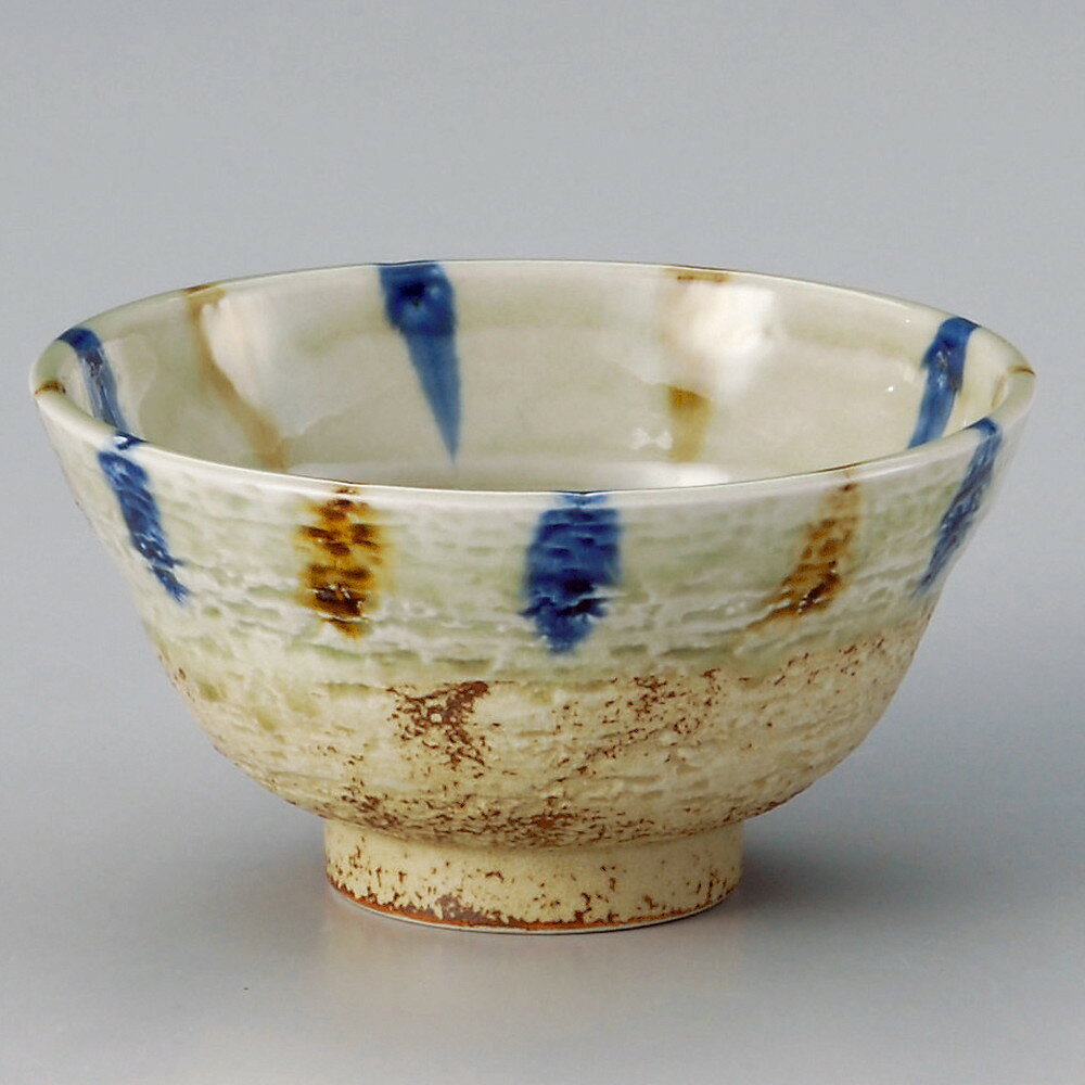 [商品名]　二色流しお好み丼[素材]　磁器[寸法]　[ φ15.5 x 8.5cm ]お店からご自宅まで、季節を問わず、様々なシーンでご利用いただける商品です。[ φ15.5 x 8.5cm ] 磁器 日本製 一部の商品はメーカーよりお取り寄せとなりますので、納期が前後することがございます。あらかじめご了承ください。商品によっては手造りのため、写真と色・かたちが若干異なることがございます。われものですので丁重に梱包させていただいておりますが、ご質問などございましたらお気軽にお問い合わせください。ご注文に関する注意事項は 【こちら】ご購入前にご確認ください。
