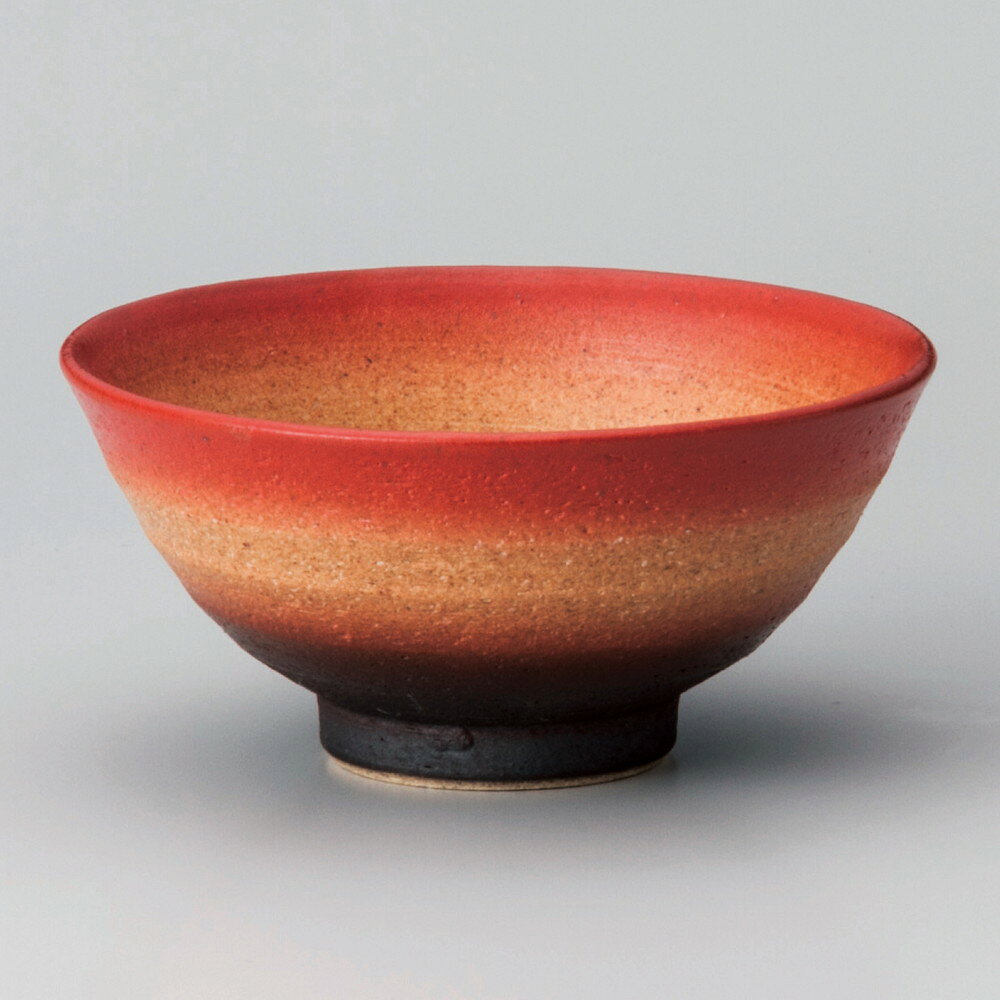 [商品名]　彩中平[素材]　陶器[寸法]　[ φ11.2 x 5.5cm ]お店からご自宅まで、季節を問わず、様々なシーンでご利用いただける商品です。[ φ11.2 x 5.5cm ] 陶器 日本製 一部の商品はメーカーよりお取り寄せとなりますので、納期が前後することがございます。あらかじめご了承ください。商品によっては手造りのため、写真と色・かたちが若干異なることがございます。われものですので丁重に梱包させていただいておりますが、ご質問などございましたらお気軽にお問い合わせください。ご注文に関する注意事項は 【こちら】ご購入前にご確認ください。