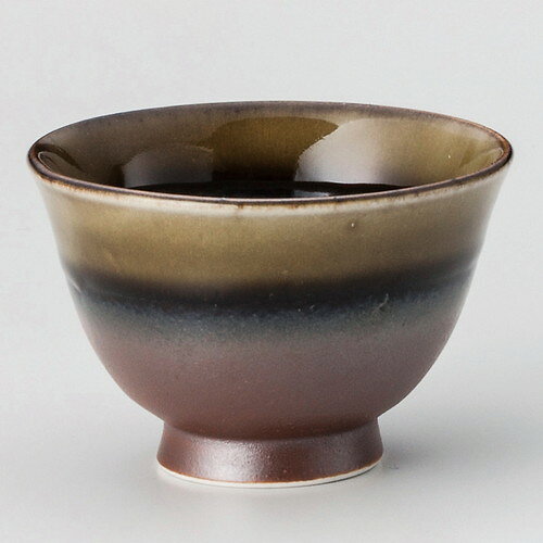 [商品名]　南蛮織部反煎茶[素材]　強化磁器[寸法]　[ φ9.1 x 6cm 170cc ]お店からご自宅まで、季節を問わず、様々なシーンでご利用いただける商品です。[ φ9.1 x 6cm 170cc ] 強化磁器 日本製 一部の商品はメーカーよりお取り寄せとなりますので、納期が前後することがございます。あらかじめご了承ください。商品によっては手造りのため、写真と色・かたちが若干異なることがございます。われものですので丁重に梱包させていただいておりますが、ご質問などございましたらお気軽にお問い合わせください。ご注文に関する注意事項は 【こちら】ご購入前にご確認ください。