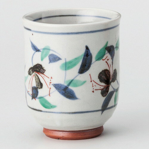 [商品名]　唐草湯呑(大)[素材]　陶器[寸法]　[ φ7 x 9cm 190cc ]お店からご自宅まで、季節を問わず、様々なシーンでご利用いただける商品です。[ φ7 x 9cm 190cc ] 陶器 日本製 一部の商品はメーカーよりお取り寄せとなりますので、納期が前後することがございます。あらかじめご了承ください。商品によっては手造りのため、写真と色・かたちが若干異なることがございます。われものですので丁重に梱包させていただいておりますが、ご質問などございましたらお気軽にお問い合わせください。ご注文に関する注意事項は 【こちら】ご購入前にご確認ください。
