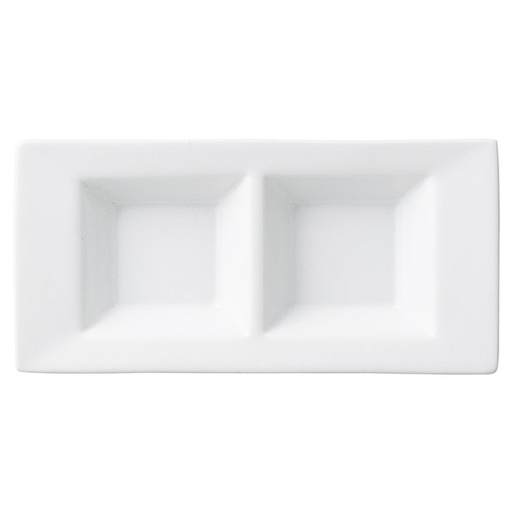 [商品名]　スタイル1 白2仕切皿[素材]　磁器[寸法]　18.2 x 8.8 x 2.6cm お店からご自宅まで、季節を問わず、様々なシーンでご利用いただける商品です。[ 18.2 x 8.8 x 2.6cm ] 磁器 中国製 一部の商品はメーカーよりお取り寄せとなりますので、納期が前後することがございます。あらかじめご了承ください。商品によっては手造りのため、写真と色・かたちが若干異なることがございます。われものですので丁重に梱包させていただいておりますが、ご質問などございましたらお気軽にお問い合わせください。ご注文に関する注意事項は 【こちら】ご購入前にご確認ください。