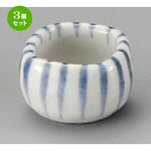 [商品名]　古染十草角珍味[素材]　陶磁器[寸法]　[ 45 x 30mm ] お店からご自宅まで、季節を問わず、様々なシーンでご利用いただける商品です。1個あたりの寸法[ 45 x 30mm ]メーカーからの取り寄せ商品の為、納期まで1週間前後かかります。あらかじめご了承ください。商品によっては手造りのため、写真と色・かたちが若干異なることがございます。われものですので丁重に梱包させていただいておりますが、ご質問などございましたらお気軽にお問い合わせください。ご注文に関する注意事項は 【こちら】ご購入前にご確認ください。 ご注文に関する注意事項は 【こちら】ご購入前にご確認ください。 &nbsp;&nbsp;&nbsp; 古染筋豆小皿 [65 x 15mm] 古染笹豆珍味 [62 x 43 x 15mm] 古染四ツ葉豆珍味 [45 x 45 x 20mm] &nbsp;&nbsp;&nbsp; 古染鯛豆珍味 [55 x 45 x 20mm] 古染雪月花角珍味 [45 x 30mm] 古染赤とんぼ豆小皿 [65 x 15mm]