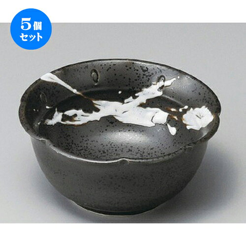 [商品名]　黒結晶筆散し3.2小鉢[素材]　陶磁器[寸法]　[ 93 x 55mm ] お店からご自宅まで、季節を問わず、様々なシーンでご利用いただける商品です。1個あたりの寸法[ 93 x 55mm ]メーカーからの取り寄せ商品の為、納期まで1週間前後かかります。あらかじめご了承ください。商品によっては手造りのため、写真と色・かたちが若干異なることがございます。われものですので丁重に梱包させていただいておりますが、ご質問などございましたらお気軽にお問い合わせください。ご注文に関する注意事項は 【こちら】ご購入前にご確認ください。 ご注文に関する注意事項は 【こちら】ご購入前にご確認ください。 &nbsp;&nbsp;&nbsp; 黒結晶丸8cmスタック鉢 [84 x 42mm] 黒結晶四方小鉢（小） [105 x 104 x 33mm] 黒結晶白刷毛三角小鉢 [108 x 50mm] &nbsp;&nbsp;&nbsp; 黒結晶六ベエ小鉢（大） [107 x 50mm] 黒結晶六ベエ小鉢（小） [93 x 45mm] 黒結晶筆散し3.6小鉢 [110 x 52mm]