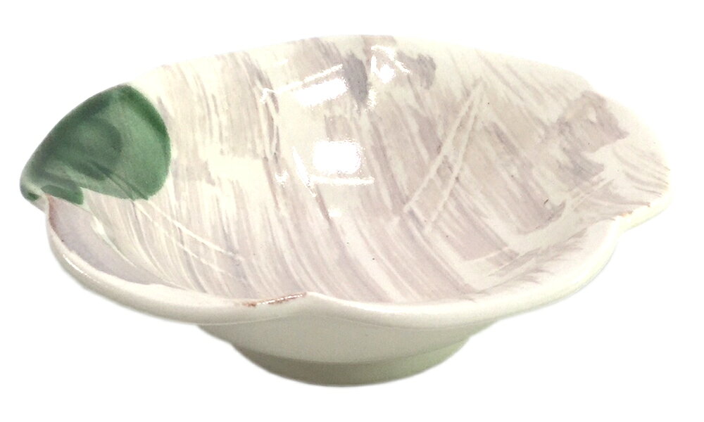 [商品名]　粉引織部向付[素材]　陶磁器[寸法]　[ 152 x 45mm ] お店からご自宅まで、季節を問わず、様々なシーンでご利用いただける商品です。[ 152 x 45mm ]メーカーからの取り寄せ商品の為、納期まで1週間前後かかります。あらかじめご了承ください。商品によっては手造りのため、写真と色・かたちが若干異なることがございます。われものですので丁重に梱包させていただいておりますが、ご質問などございましたらお気軽にお問い合わせください。ご注文に関する注意事項は 【こちら】ご購入前にご確認ください。 &nbsp;&nbsp;&nbsp; 粉引クリスタル三ツ足小付 [95 x 30mm] 粉引シボリ目高台皿 [166 x 53mm] 粉引御本手まな板皿 [225 x 140 x 35mm] &nbsp;&nbsp;&nbsp; 墨吹菊形高台皿 [155 x 40mm] 北山匠19cm正角皿 [190 x 185 x 40mm] 文字入赤濃刺身鉢 [138 x 127 x 60mm]