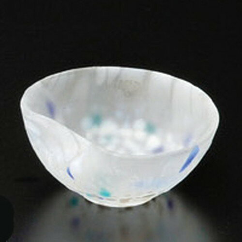 [商品名]　零8111千代口[素材]　ガラス[寸法]　[ 75 x 32mm ] お店からご自宅まで、季節を問わず、様々なシーンでご利用いただける商品です。[ 75 x 32mm ] ガラスメーカーからの取り寄せ商品の為、納期まで1週間前後かかります。あらかじめご了承ください。商品によっては手造りのため、写真と色・かたちが若干異なることがございます。われものですので丁重に梱包させていただいておりますが、ご質問などございましたらお気軽にお問い合わせください。ご注文に関する注意事項は 【こちら】ご購入前にご確認ください。 &nbsp;&nbsp;&nbsp; 明日香サンド口金4813 [130 x 74mm] 明日香サンド口金4894 [94 x 37mm] 矢来笹豆珍味 [46 x 32mm] &nbsp;&nbsp;&nbsp; 籠目千代口 [72 x 75 x 34mm] 澪ブルー5009 [87 x 53mm] 零8111洗鉢 [139 x 48mm]