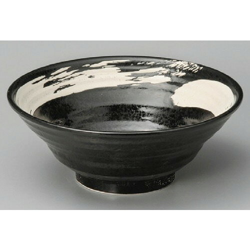 [商品名]　極刷毛黒六兵衛7.0丼[素材]　陶磁器[寸法]　[ 225 x 88mm ] お店からご自宅まで、季節を問わず、様々なシーンでご利用いただける商品です。[ 225 x 88mm ]メーカーからの取り寄せ商品の為、納期まで1週間前後かかります。あらかじめご了承ください。商品によっては手造りのため、写真と色・かたちが若干異なることがございます。われものですので丁重に梱包させていただいておりますが、ご質問などございましたらお気軽にお問い合わせください。ご注文に関する注意事項は 【こちら】ご購入前にご確認ください。 &nbsp;&nbsp;&nbsp; 間取竜6.3高台丼 [185 x 78mm] 間取竜6.8高台丼 [212 x 83mm] 極刷毛黒八角6.3丼 [197 x 100mm] &nbsp;&nbsp;&nbsp; 極刷毛赤六兵衛7.0丼 [225 x 88mm] 極刷毛赤八角6.3丼 [197 x 100mm] 極刷毛黒六兵衛8.0丼 [250 x 94mm]
